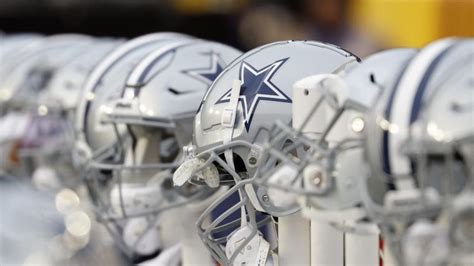 Dallas cowboys trade - Oct 24, 2023 · Dallas Cowboys owner and general manager Jerry Jones discussed his approach to this year's NFL trade deadline on Tuesday. (Photo by Kevork Djansezian/Getty Images) (Photo by Kevork Djansezian ... 